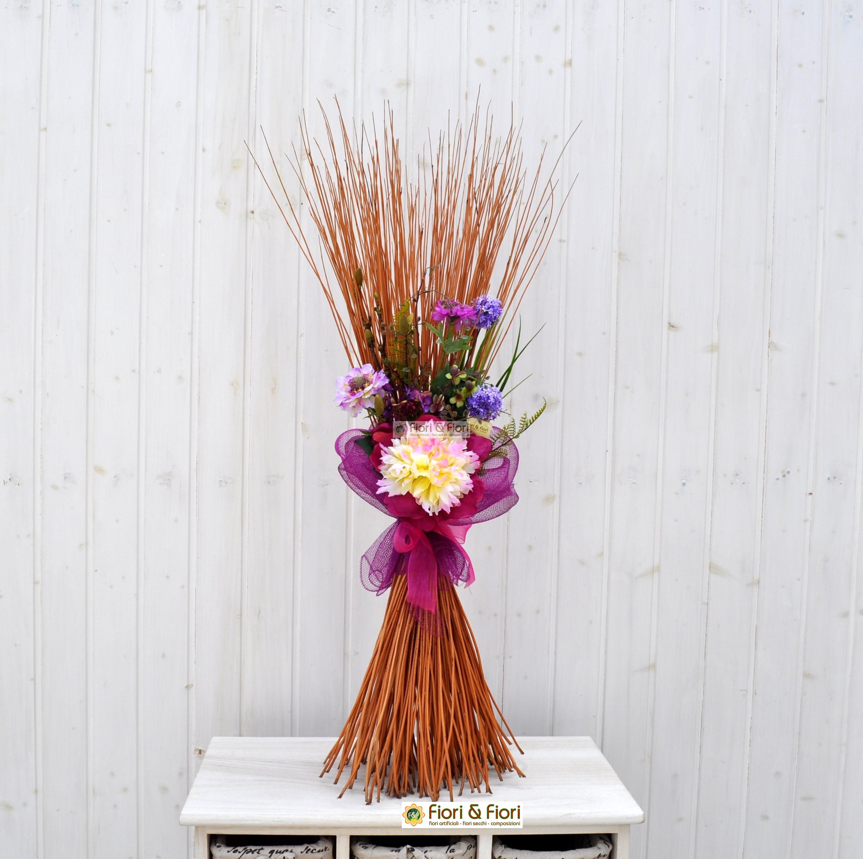Composizioni con fiori finti per decorazioni di interni